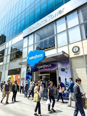 Salesforce stock falls as AI gains fail to lift growth