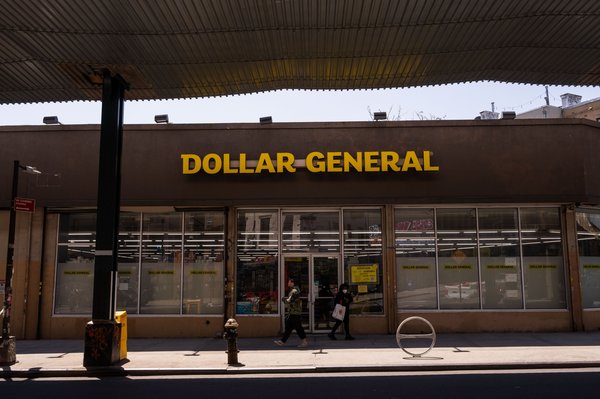 Dollar General hikes forecast as shoppers flock to bargains amid tariffs