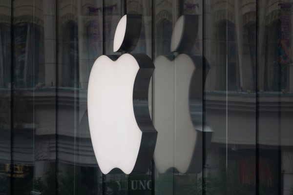 Tariffs didn't stop Apple’s iPhone sales from blowing past estimates. Here's why thumbnail