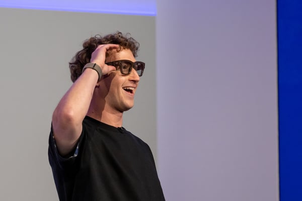 A former Apple executive is building a $1 billion smart glasses rival to Meta