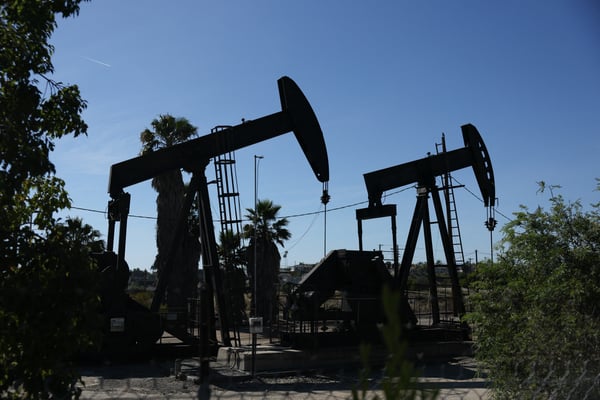 Oil futures bounce on technical rebound after Iran sanction waivers