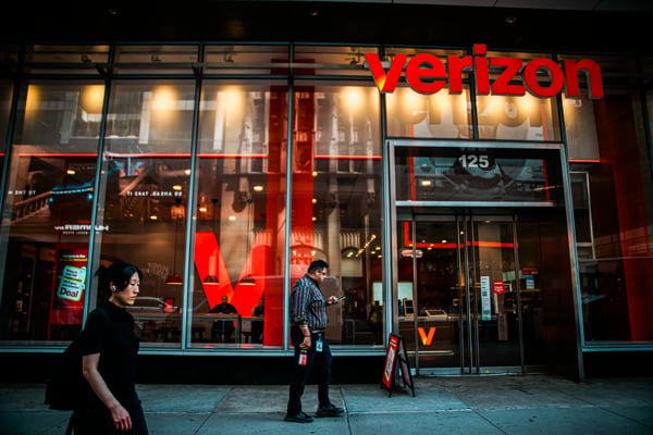 Verizon is selling 274 stores and slashing about 3,000 jobs in its latest round of cuts