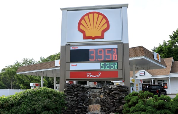 Average gas prices finally drops below $4