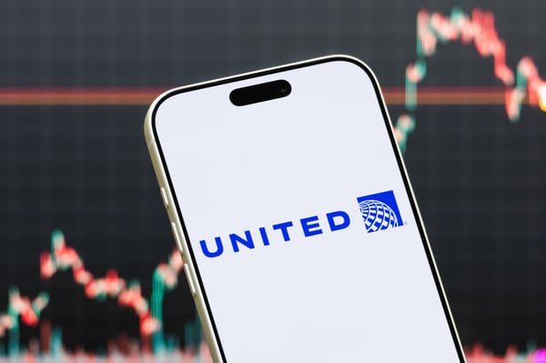 United Airlines is raising its 2026 earnings forecast despite nearly $6 billion in added fuel costs